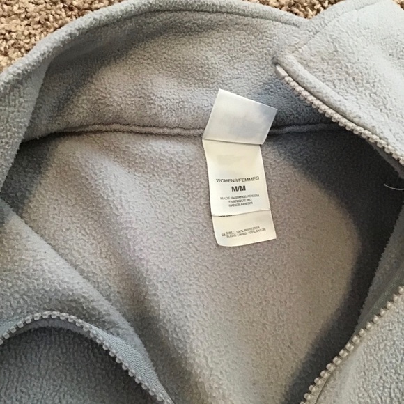 SOLD North Face Gray Fleece Zip Up Sweatshirt - Picture 8 of 8